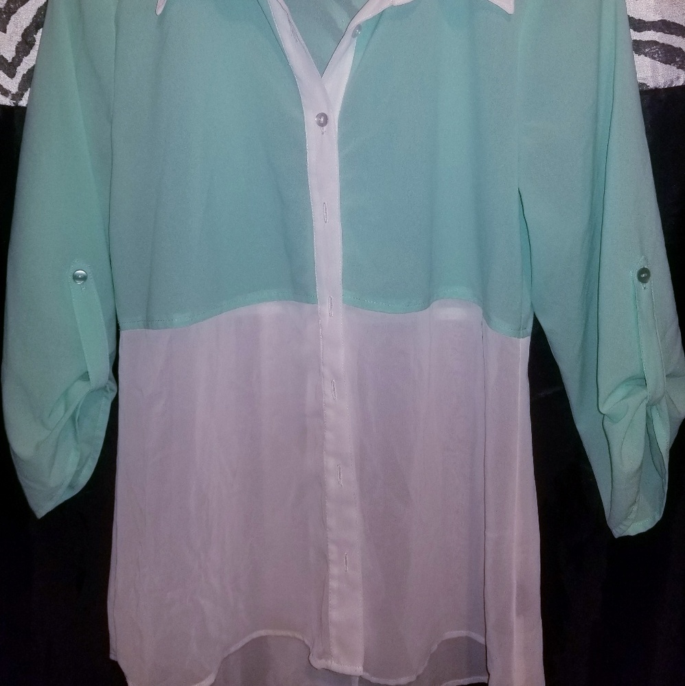 💙💙Button down shirt - Picture 2 of 3